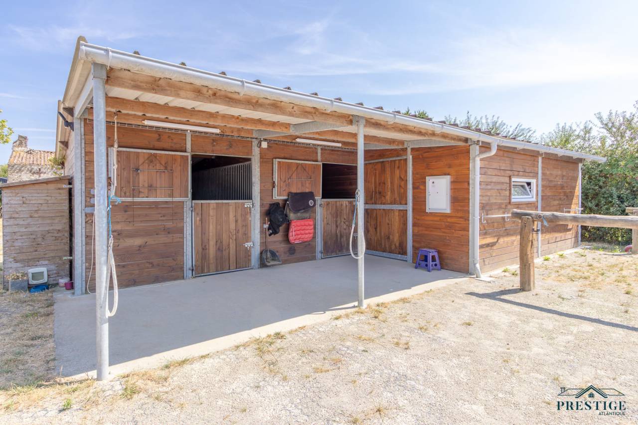 PORNIC - BORD DE MER - 150M2 HABITABLES - 4 Ha TERRAIN