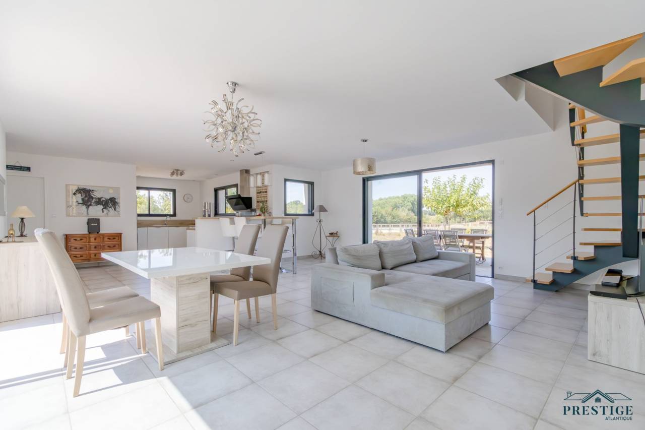 PORNIC - BORD DE MER - 150M2 HABITABLES - 4 Ha TERRAIN