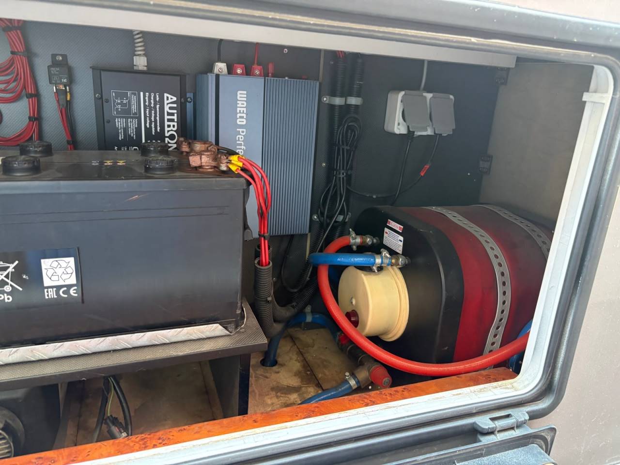 CAMION 4 CHEVAUX + HOME CAR 4 PLACES