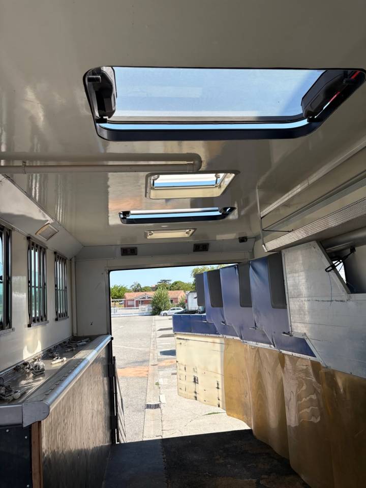 CAMION 4 CHEVAUX + HOME CAR 4 PLACES