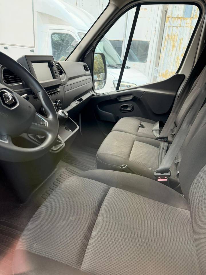 RENAULT MASTER &ndash; 2021 &ndash; 3 PLACES &ndash; STALLE &ndash; 87 000KM