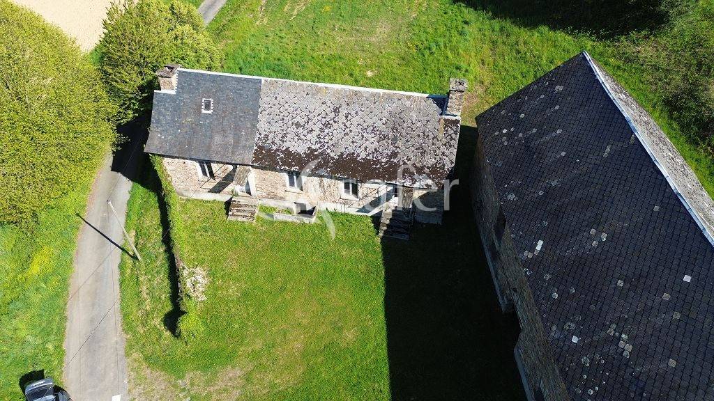 En Corr&egrave;ze, &agrave; l'&eacute;cart du voisinage, &agrave; r&eacute;nover ensemble de b