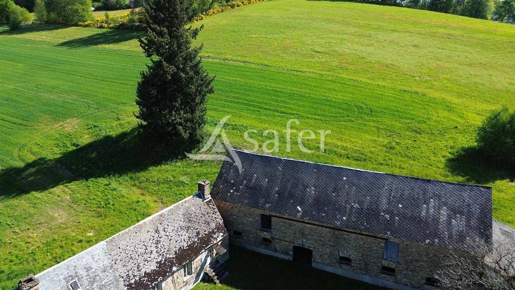 En Corr&egrave;ze, &agrave; l'&eacute;cart du voisinage, &agrave; r&eacute;nover ensemble de b
