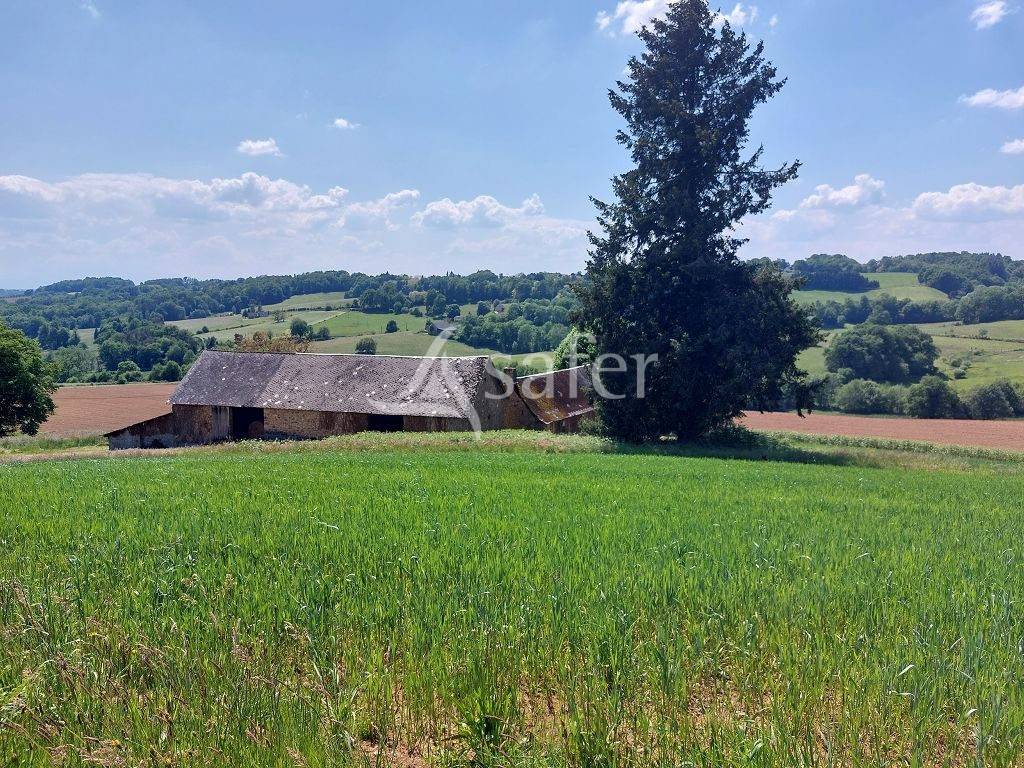 En Corr&egrave;ze, &agrave; l'&eacute;cart du voisinage, &agrave; r&eacute;nover ensemble de b