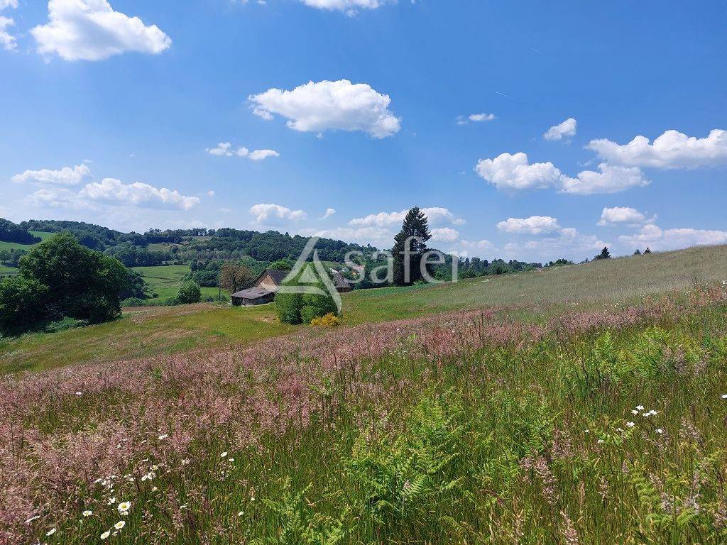 En Corr&egrave;ze, &agrave; l'&eacute;cart du voisinage, &agrave; r&eacute;nover ensemble de b