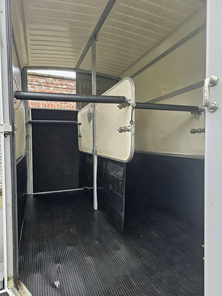 Van IFOR WILLIAMS HB511 2 chevaux &agrave; vendre