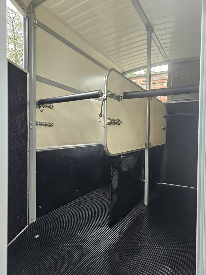 Van IFOR WILLIAMS HB511 2 chevaux &agrave; vendre