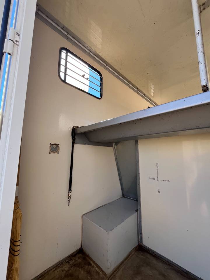 &Agrave; VENDRE &ndash; RENAULT MASTER CAMION CHEVAUX