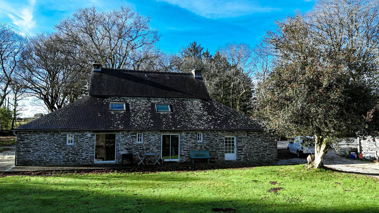 Propri&eacute;t&eacute;, deux maisons et un territoire de 40ha
