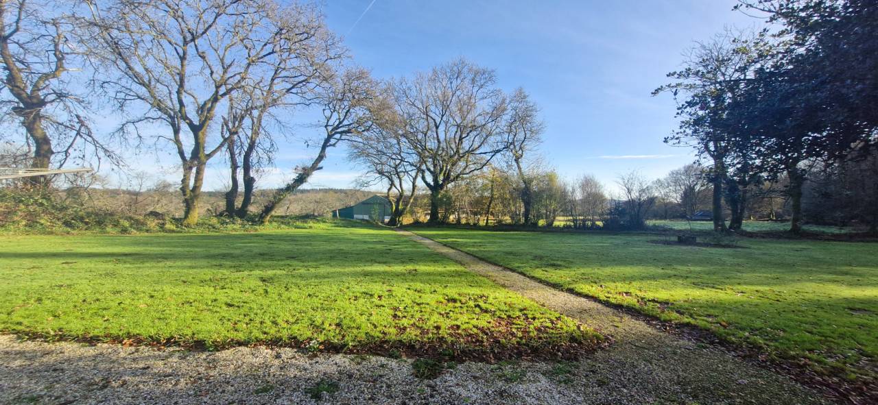 Propri&eacute;t&eacute;, deux maisons et un territoire de 40ha