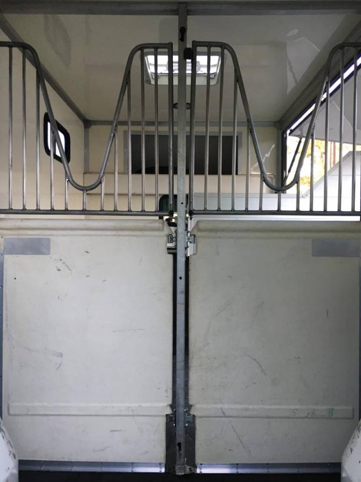 &Agrave; VENDRE &ndash; Renault Master 2 chevaux &ndash; 2009 &ndash; &plusmn;109 000 k