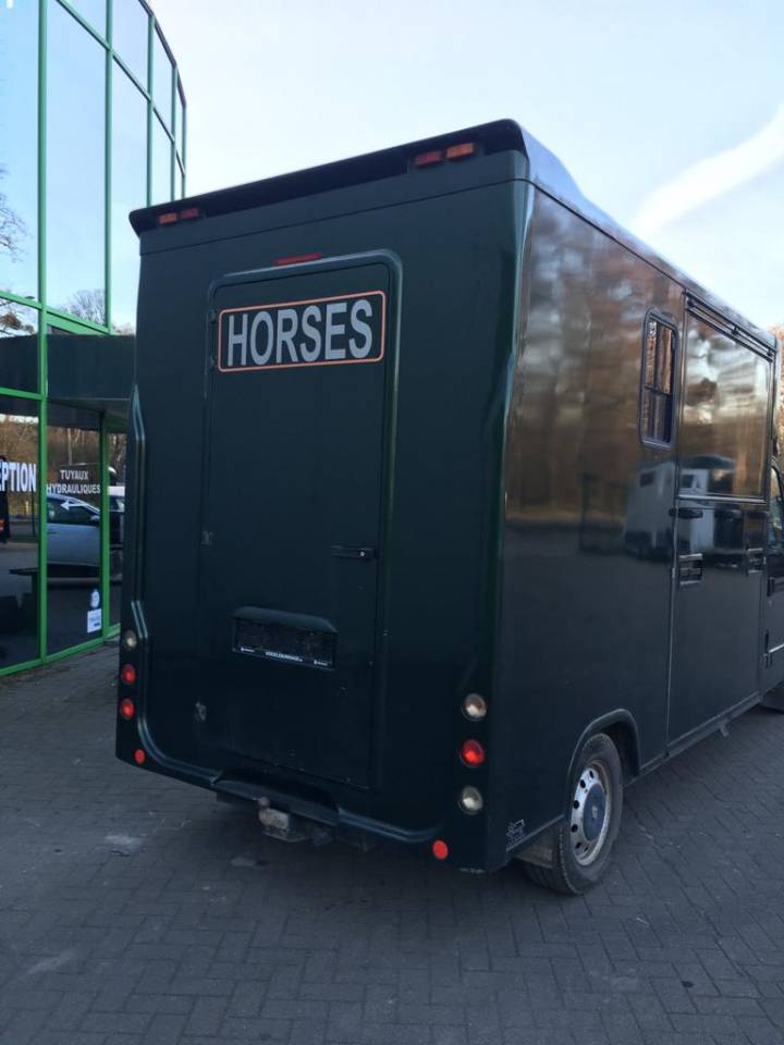 &Agrave; VENDRE &ndash; Renault Master 2 chevaux &ndash; 2009 &ndash; &plusmn;109 000 k