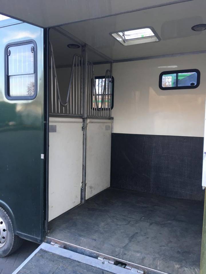&Agrave; VENDRE &ndash; Renault Master 2 chevaux &ndash; 2009 &ndash; &plusmn;109 000 k