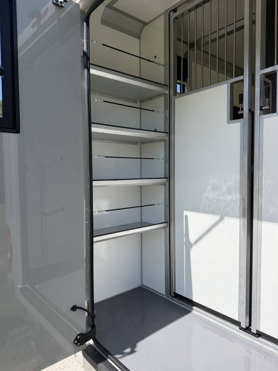 VL 5 pl cabine, haras long, grande sellerie am&eacute;nag&eacute;e