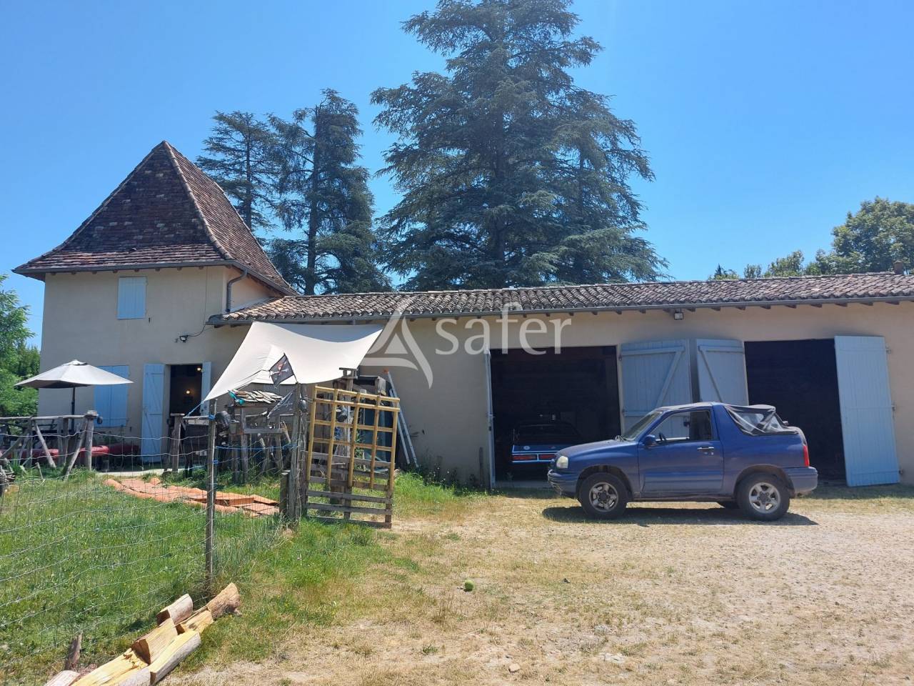 Belle propri&eacute;t&eacute; b&acirc;tie sur 90ha avec bois et &eacute;tang