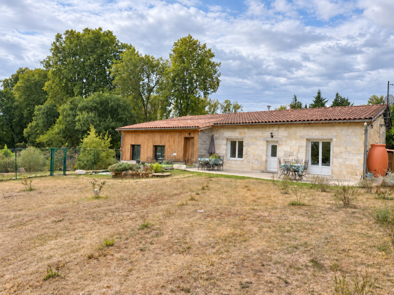MAISON EN PIERRE DE 129 M&sup2; SUR 3 HECTARES
