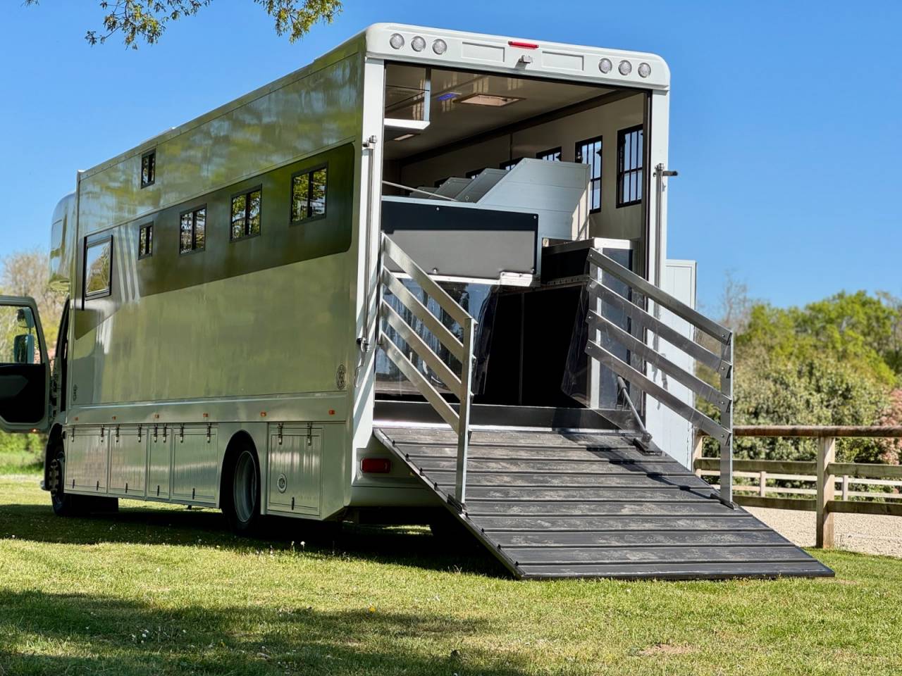 Camion chevaux 6/7 places home car 