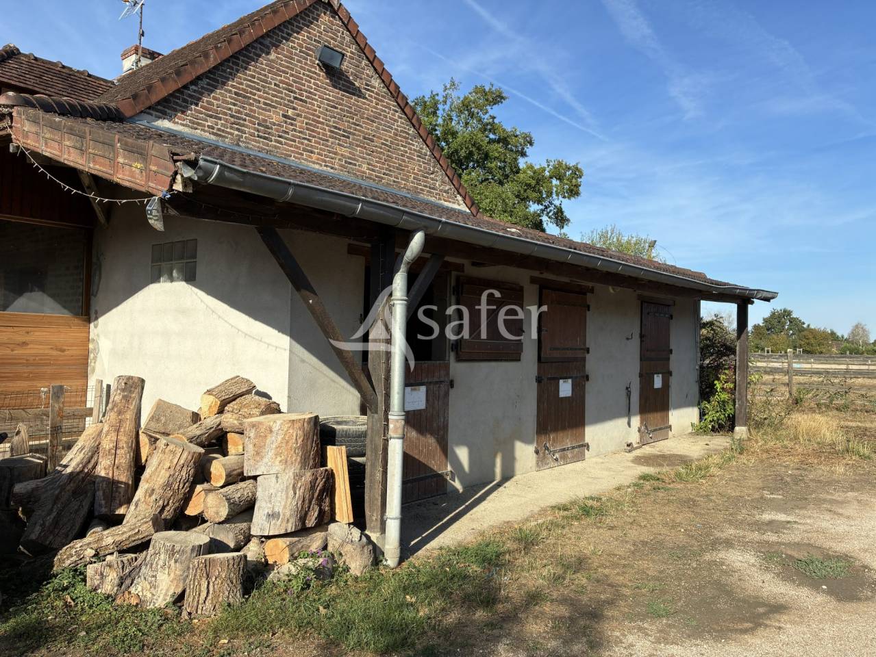 Propri&eacute;t&eacute; &eacute;questre sur 23ha en Bresse Louhannaise