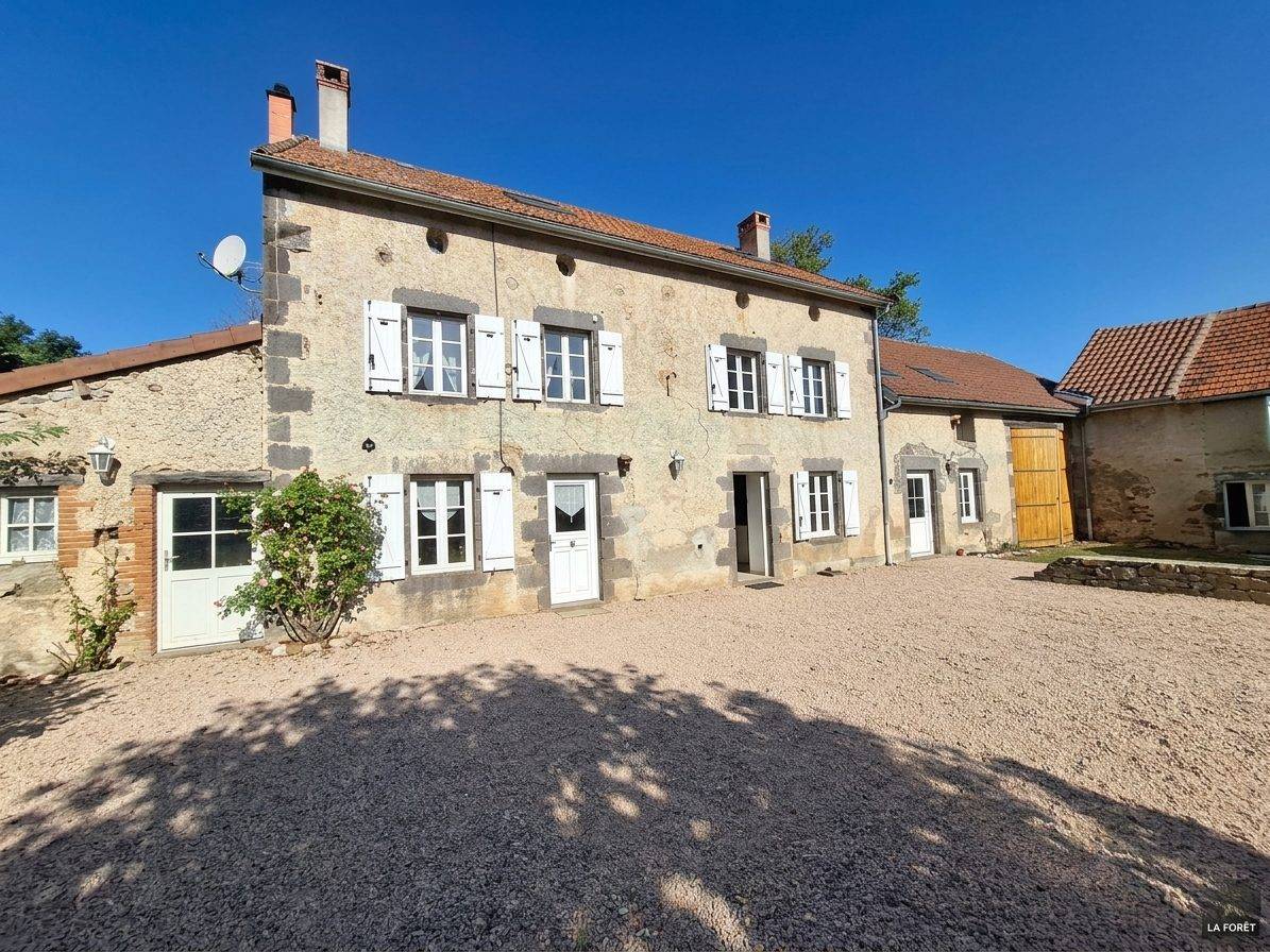 Propri&eacute;t&eacute; &eacute;questre avec grande maison, piscine et nombreuses
