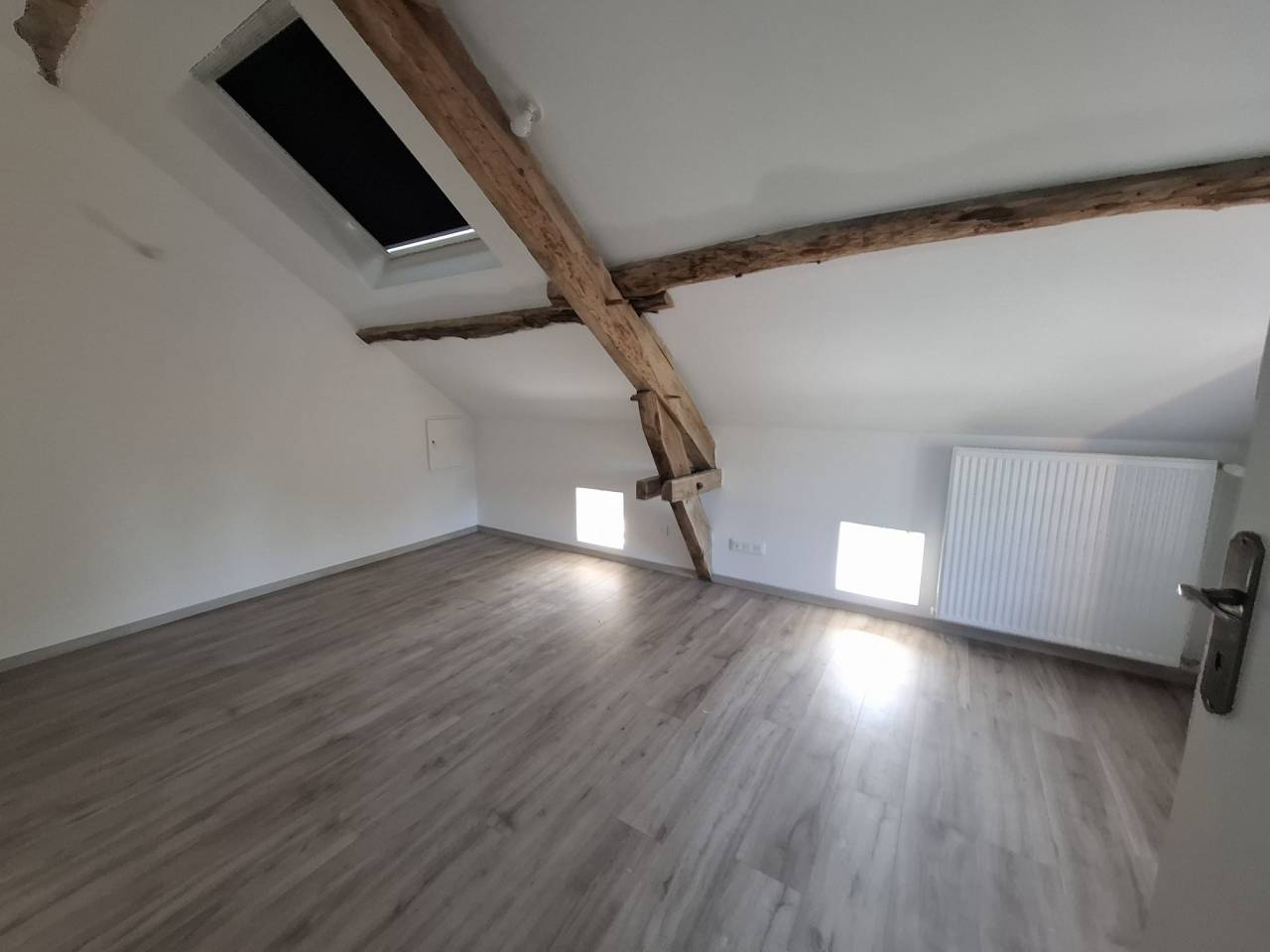 Propri&eacute;t&eacute; &eacute;questre avec grande maison, piscine et nombreuses