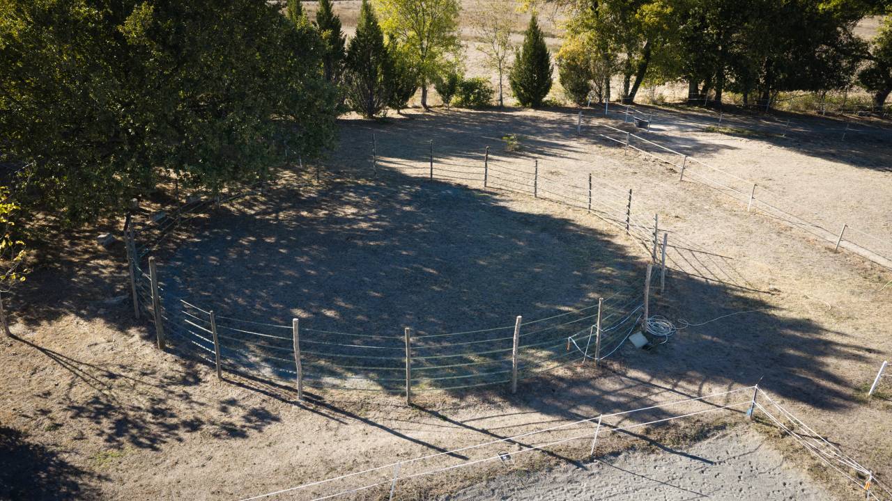 Propri&eacute;t&eacute; &eacute;questre en pierre de 350 m&sup2; sur 10 hectares