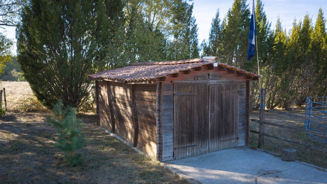 Propri&eacute;t&eacute; &eacute;questre en pierre de 350 m&sup2; sur 10 hectares