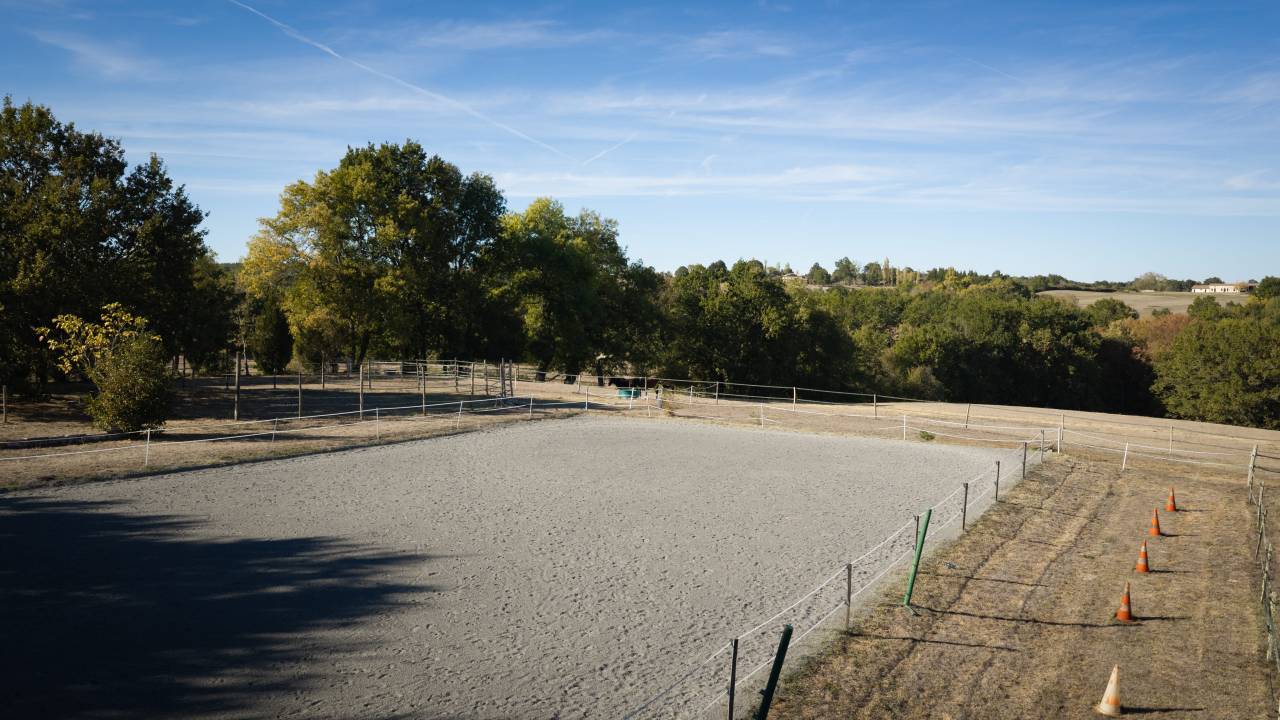 Propri&eacute;t&eacute; &eacute;questre en pierre de 350 m&sup2; sur 10 hectares