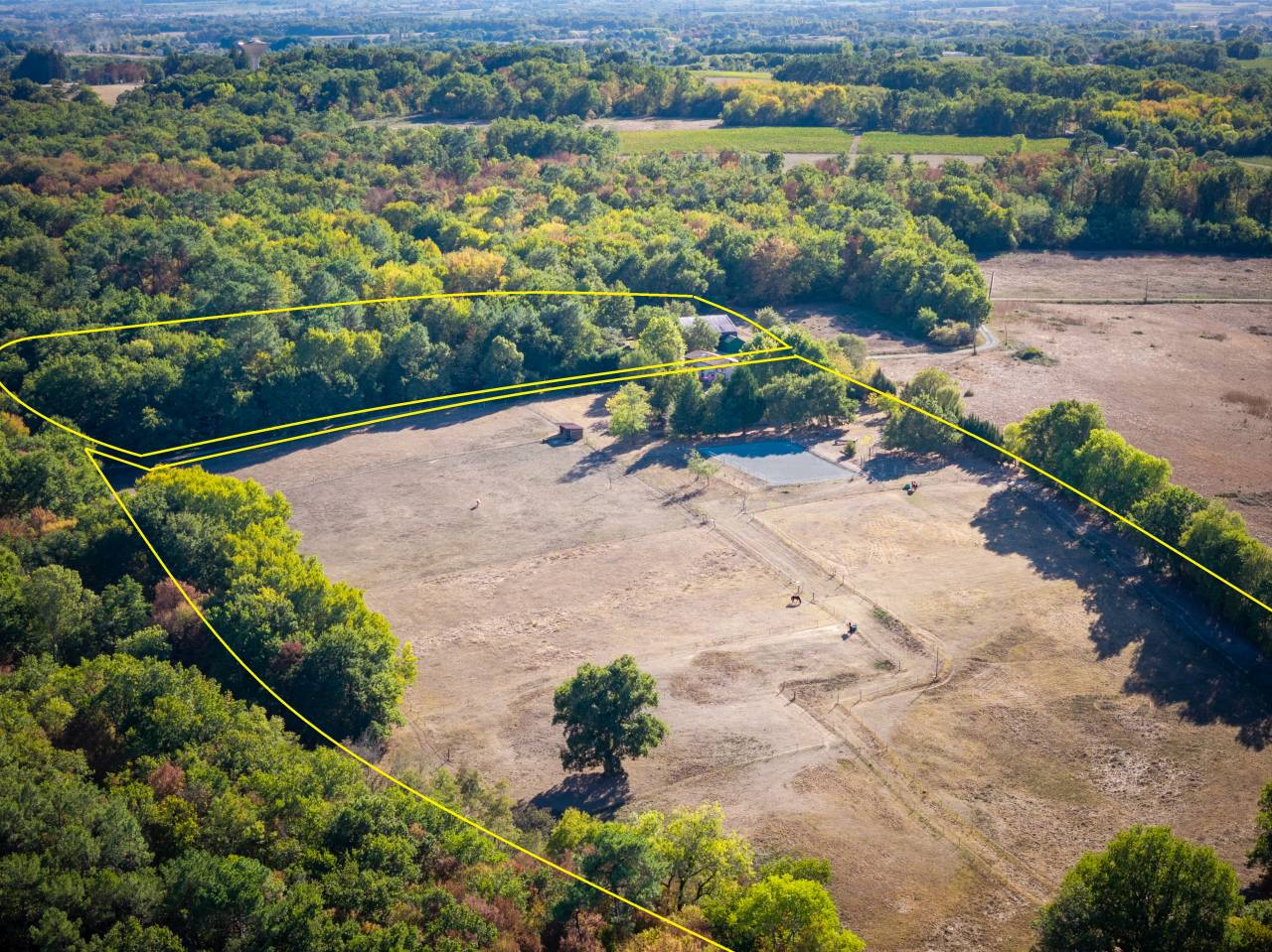 Propri&eacute;t&eacute; &eacute;questre en pierre de 350 m&sup2; sur 10 hectares