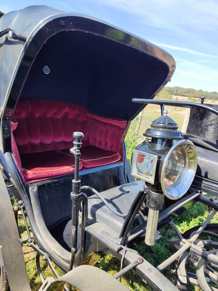 Cal&egrave;che Victoria Duc, ancienne magnifique voiture d&rsquo;att