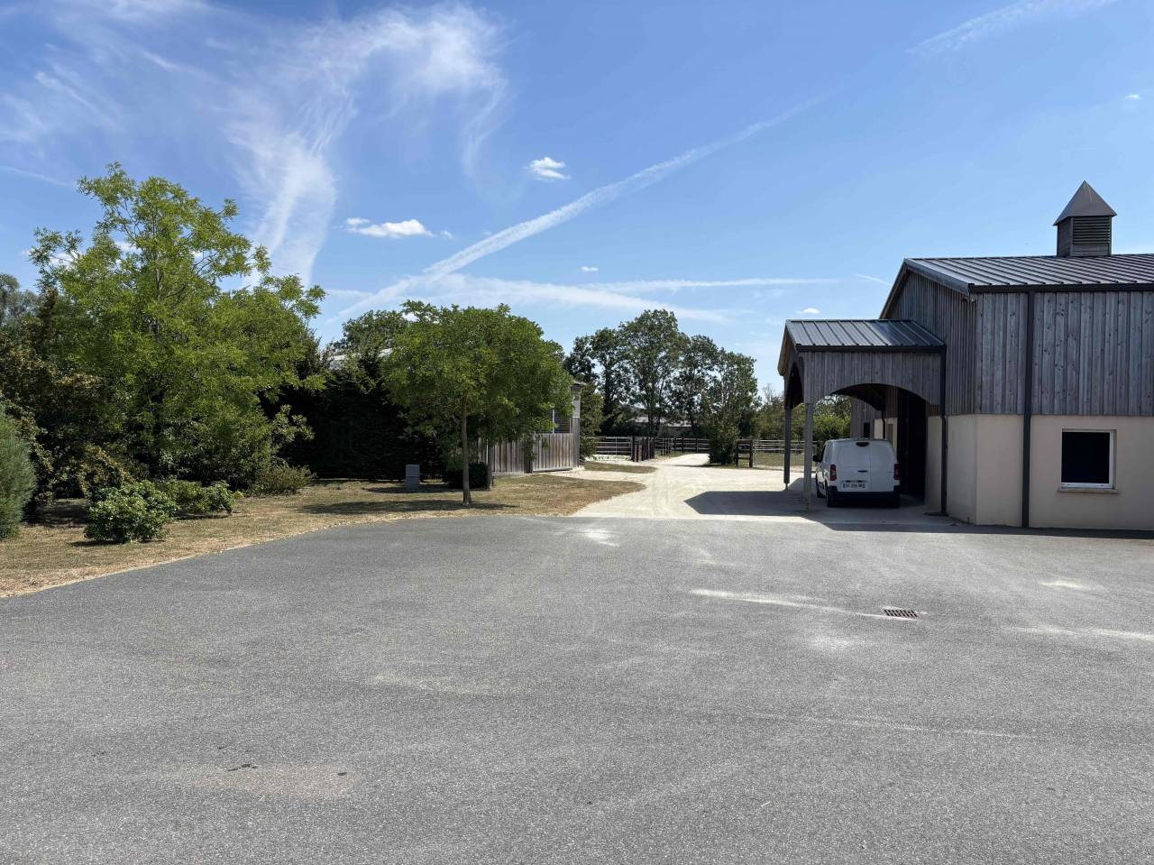 HARAS r&eacute;cent env. 26 ha, id&eacute;alement situ&eacute;.