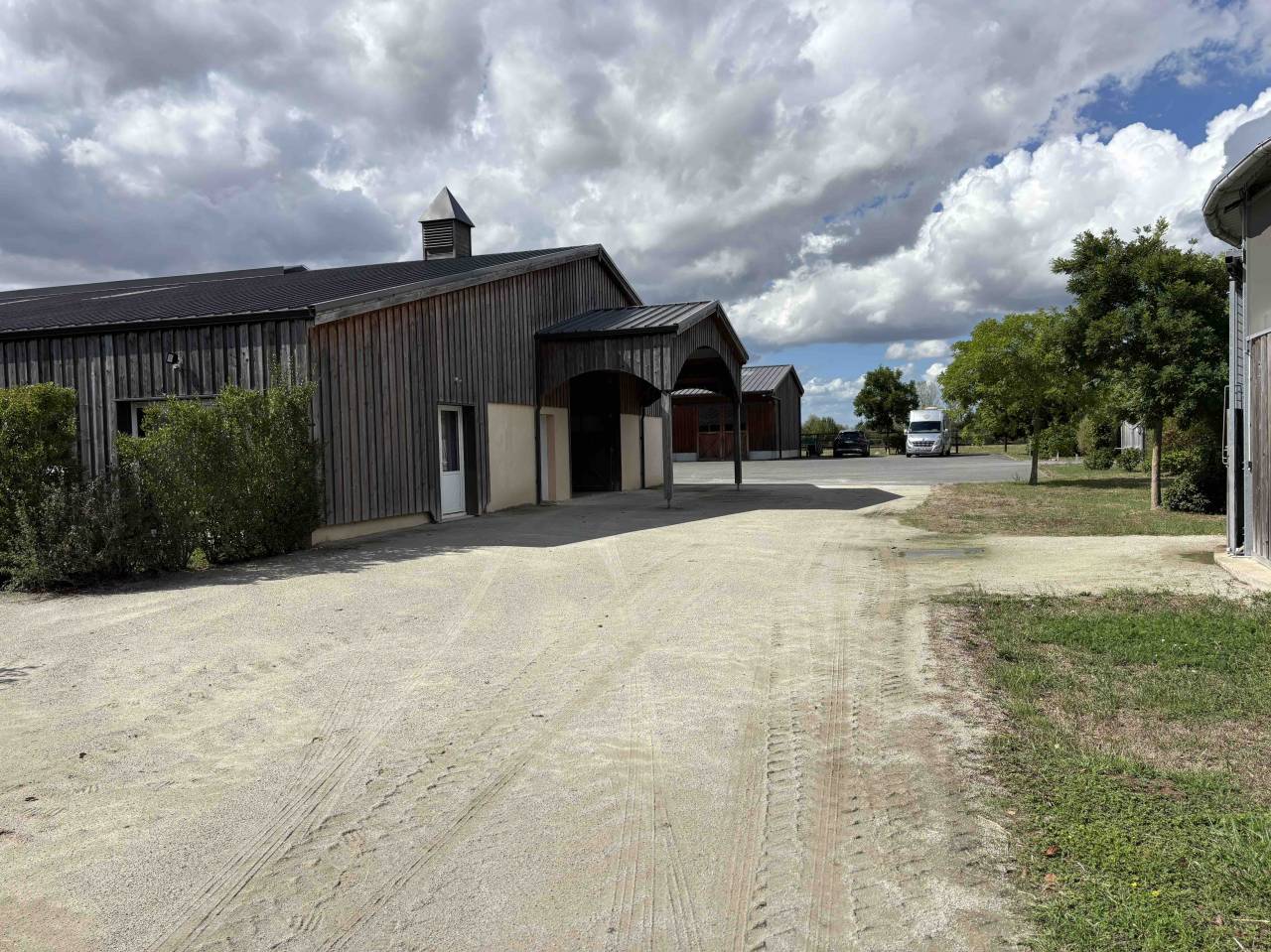 HARAS r&eacute;cent env. 26 ha, id&eacute;alement situ&eacute;.
