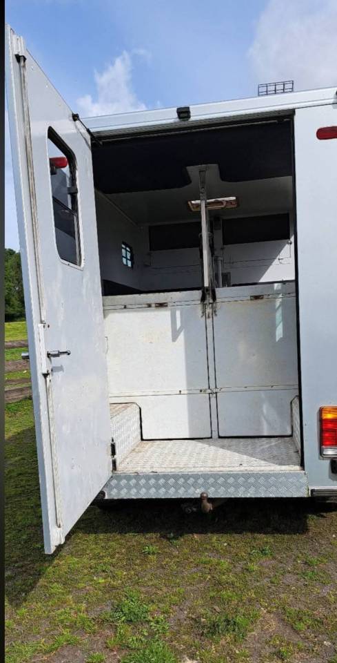 Camionnette Renault 2 chevaux 