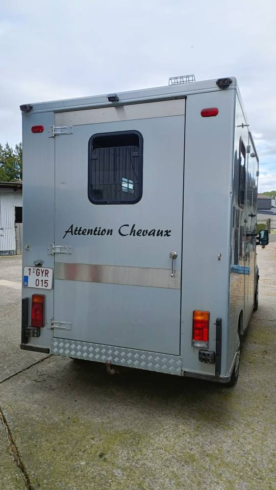 Camionnette Renault 2 chevaux 