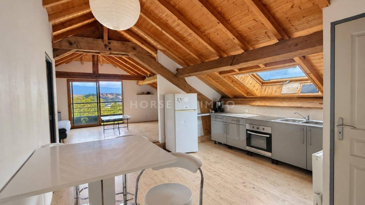 PROPRI&Eacute;T&Eacute; &Eacute;QUESTRE DE CARACT&Egrave;RE, TROIS LOGEMENTS ET CADRE VE