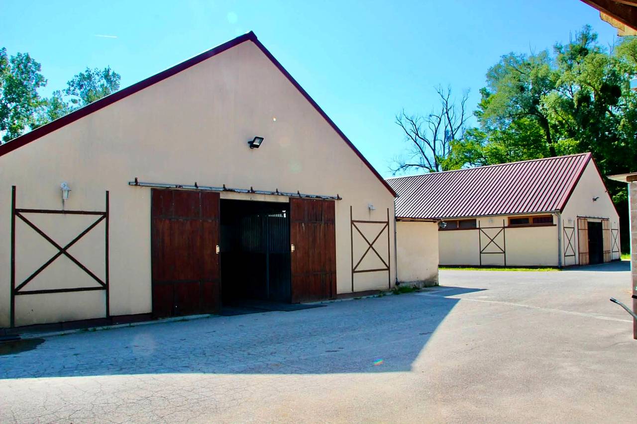 &Eacute;curie de galop cl&eacute; en main &ndash; 38 boxes &ndash; Lamorlaye / Chantilly