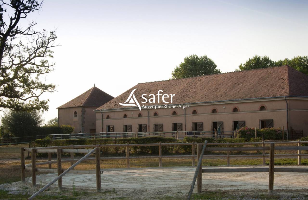 Domaine h&ocirc;telier et touristique avec activit&eacute; &eacute;questre