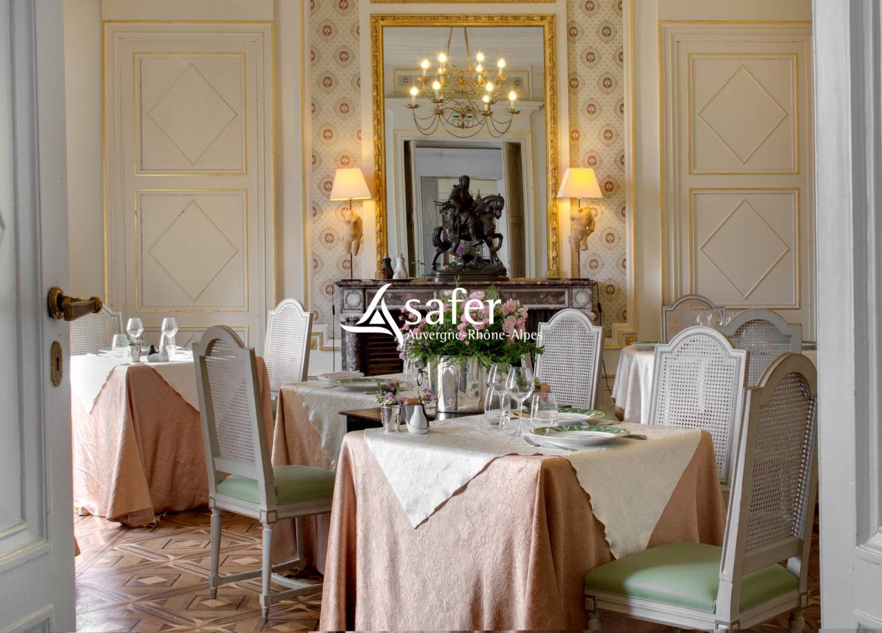 Domaine h&ocirc;telier et touristique avec activit&eacute; &eacute;questre