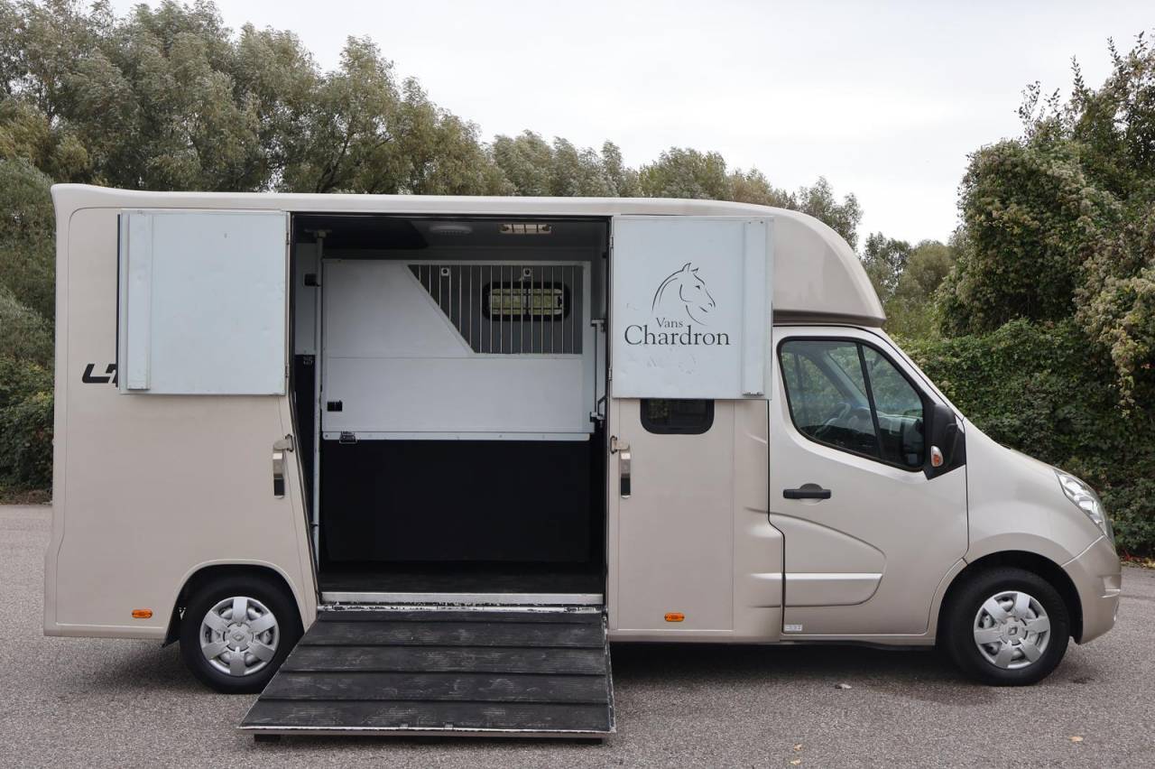 VL CHARDRON  RENAULT MASTER 5P BOITE AUTO 150CH