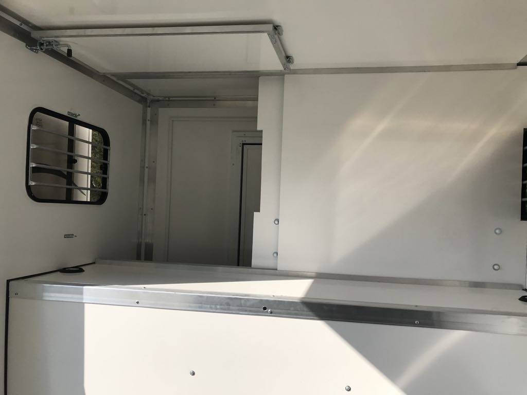 Camion chevaux carrosserie neuve