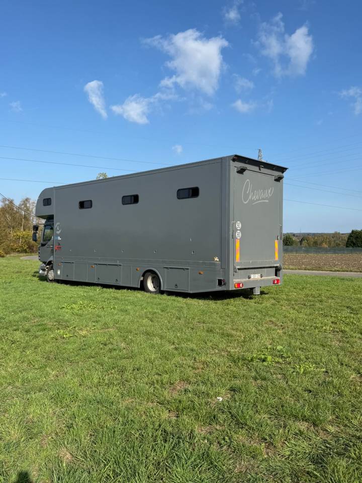 Camion 8 chevaux 