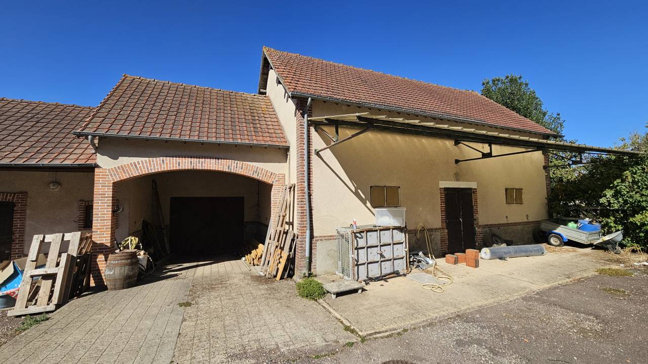 Domaine &eacute;questre professionnel + grande maison 