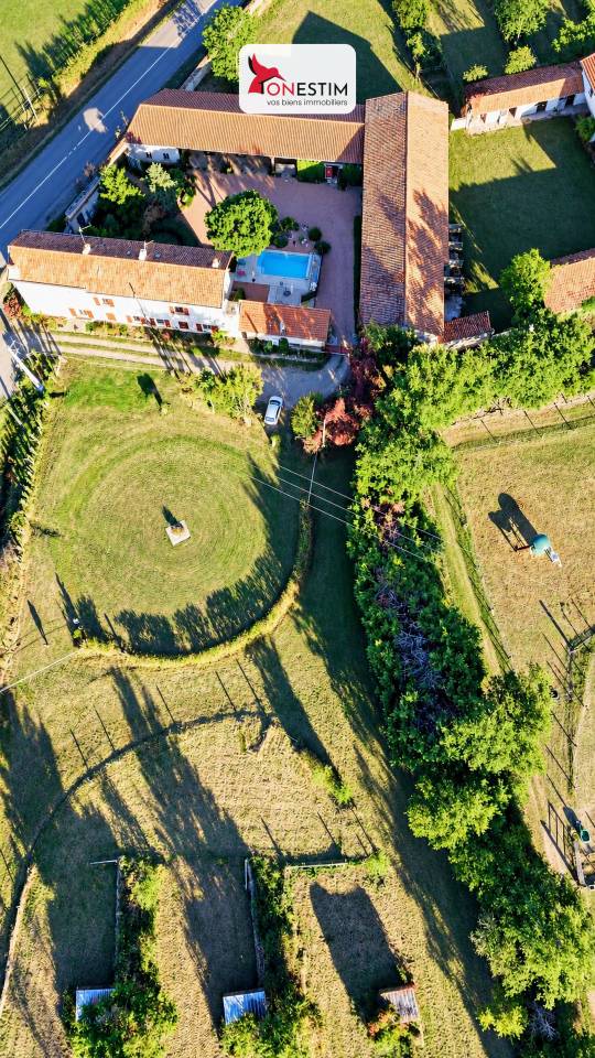 Propri&eacute;t&eacute; &eacute;questre -Chalain le Comtal (42) 1.6 hectares