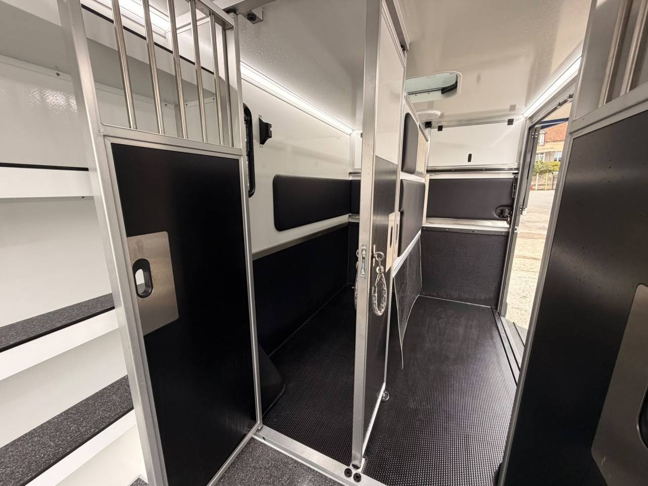 RENAULT MASTER 170Ch &ndash; 3places &ndash; GRANDE SELLERIE - KRISMAR STALLE &ndash; NEUF