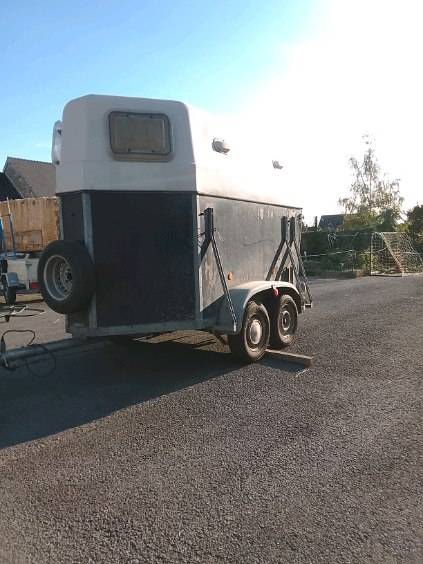 Van 2 places pour chevaux 