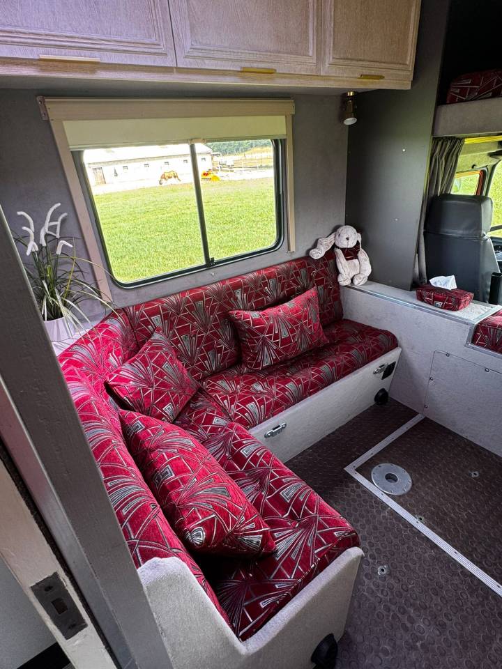  Renault Midliner 230 Motorhome/Horsebox LAMBOURN &ndash; 58.