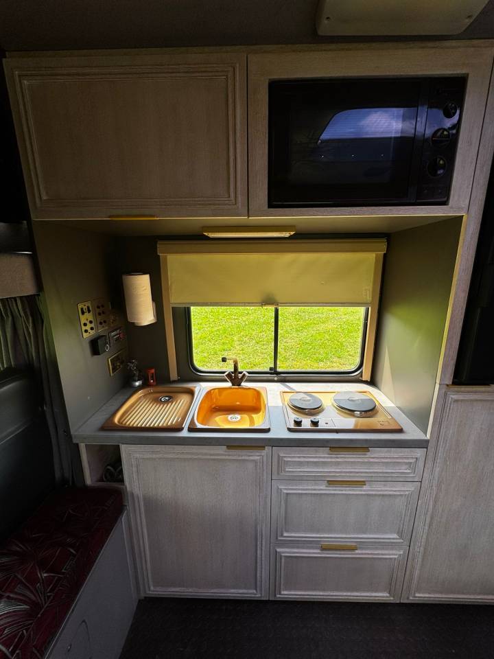  Renault Midliner 230 Motorhome/Horsebox LAMBOURN &ndash; 58.