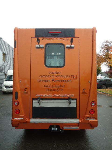 LOCATION CAMION CHEVAUX "PROTEO HARAS" 5 PLACES