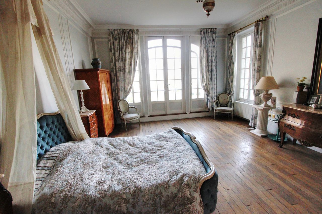 Manoir avec installations équestres sur 5,1 ha 