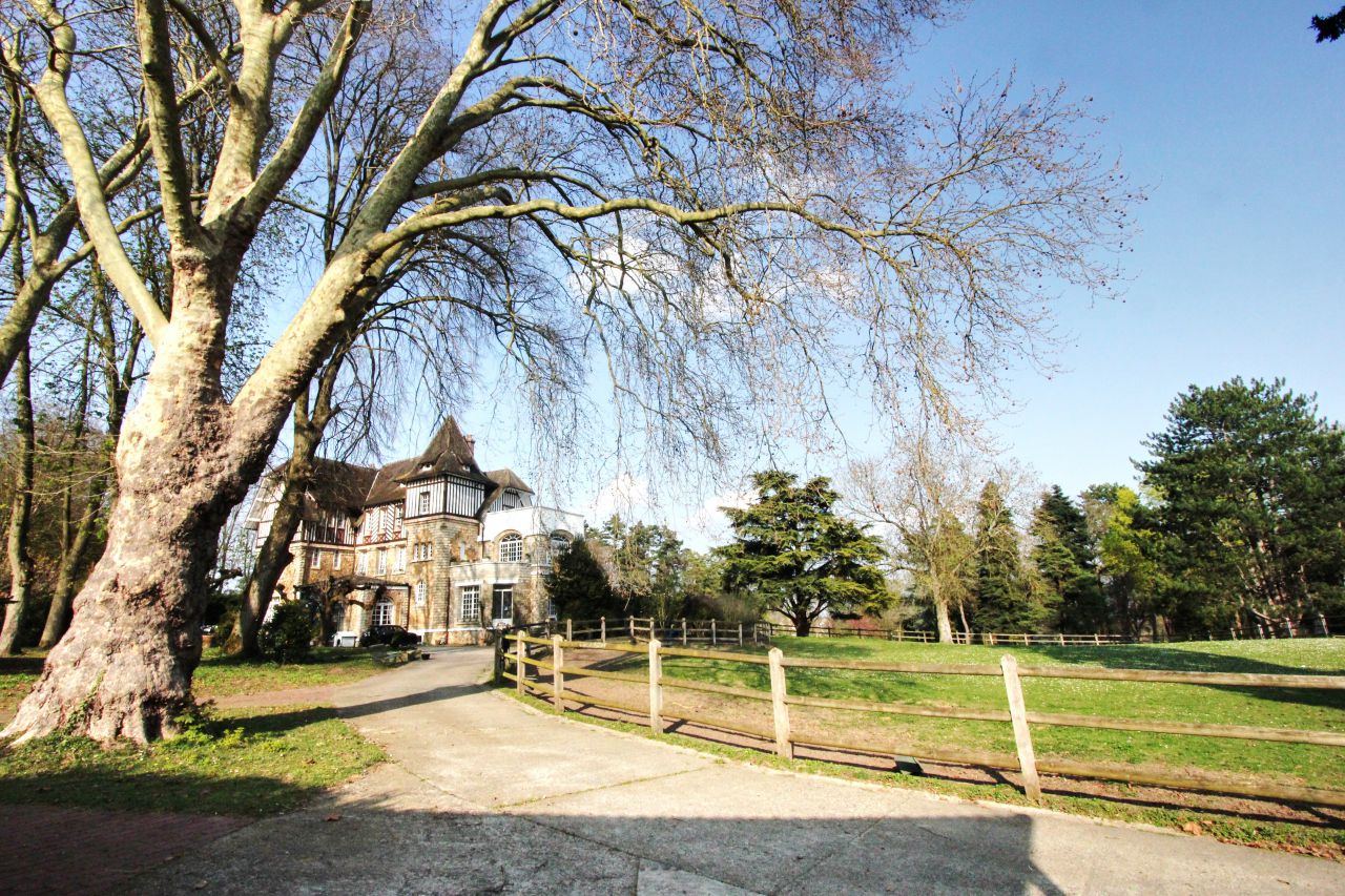 Manoir avec installations équestres sur 5,1 ha 