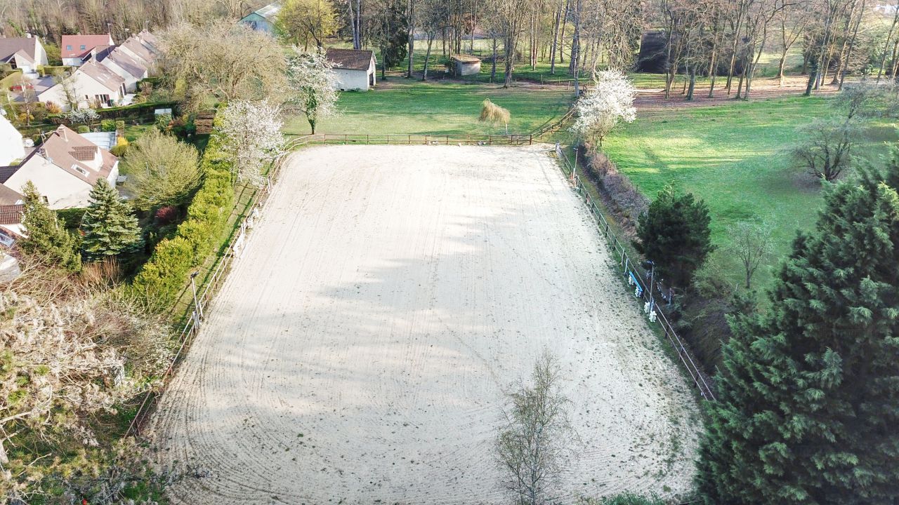 Manoir avec installations équestres sur 5,1 ha 